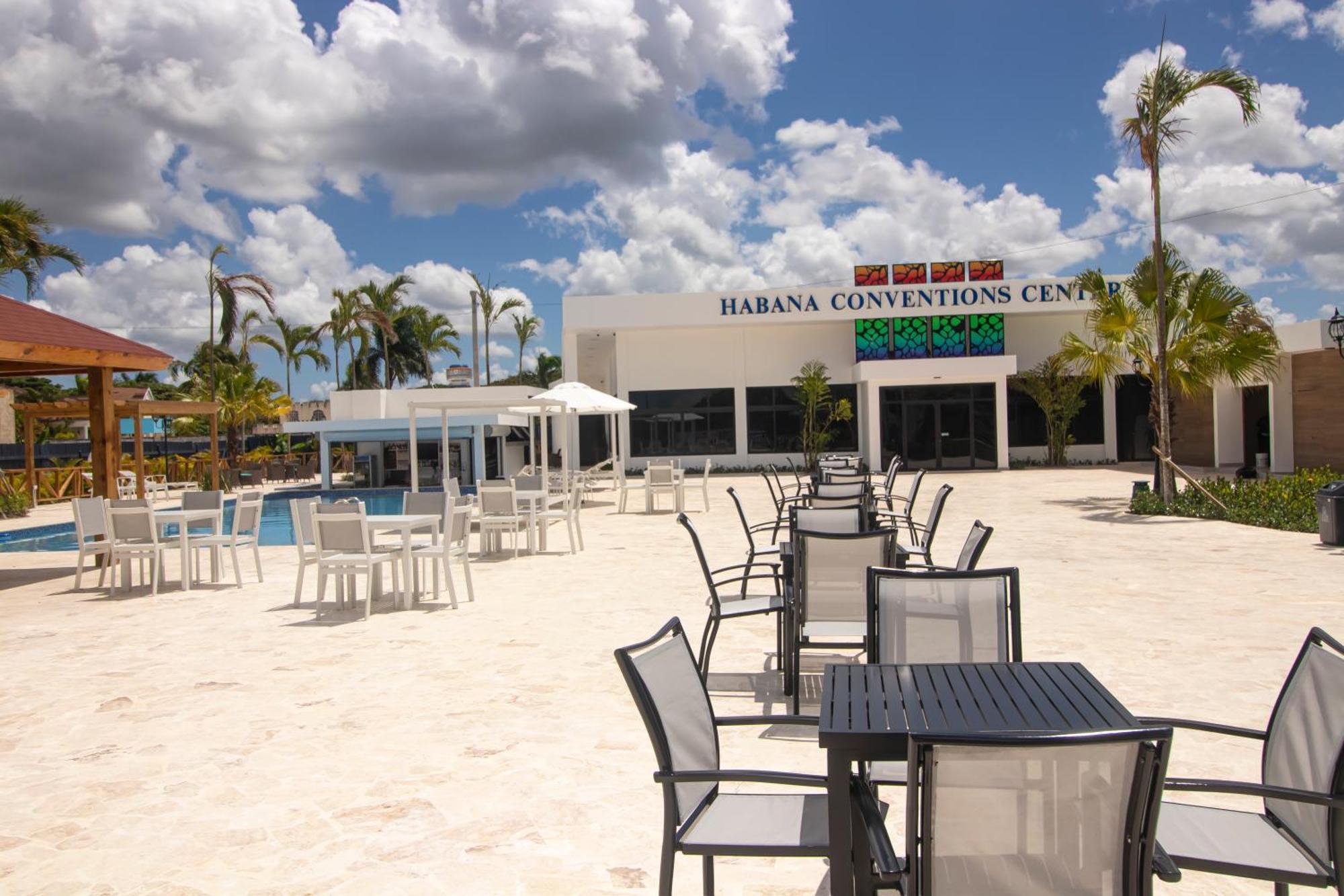 Habana Hotel Y Restaurante Higüey Kültér fotó